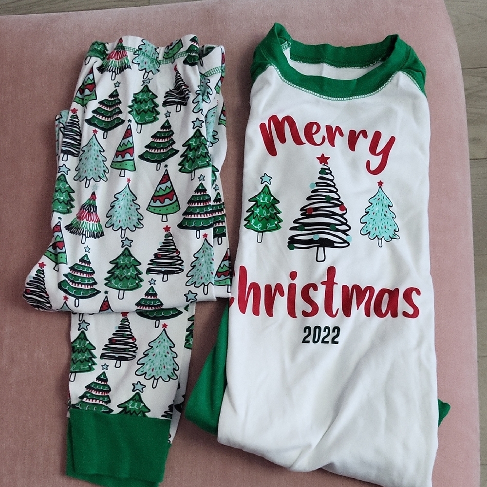 Place Merry Christmas 2022 Pajama Set - Green and White